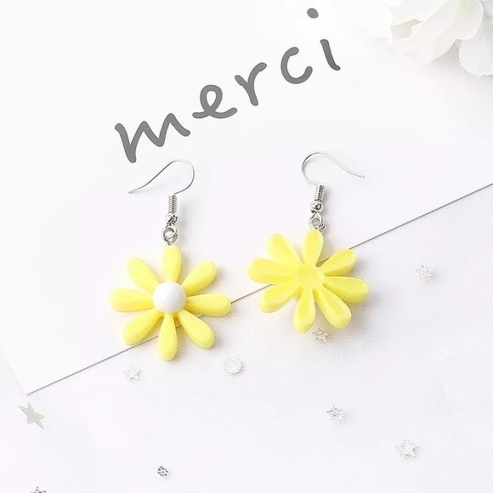 3/$30 💛 Acrylic Sunflower Drop Earrings